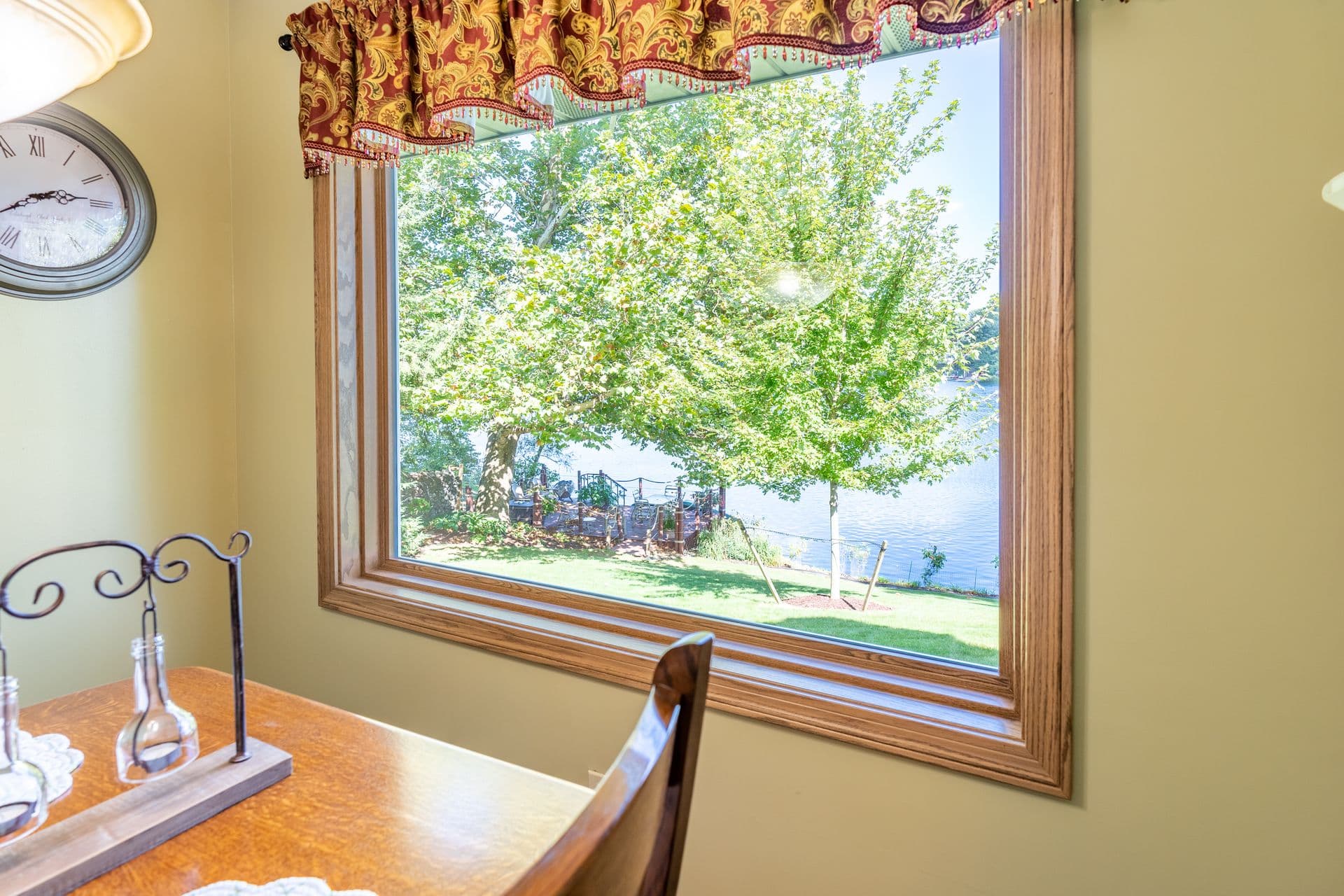 Endure Dark Oak Laminate Picture Window (1).jpg